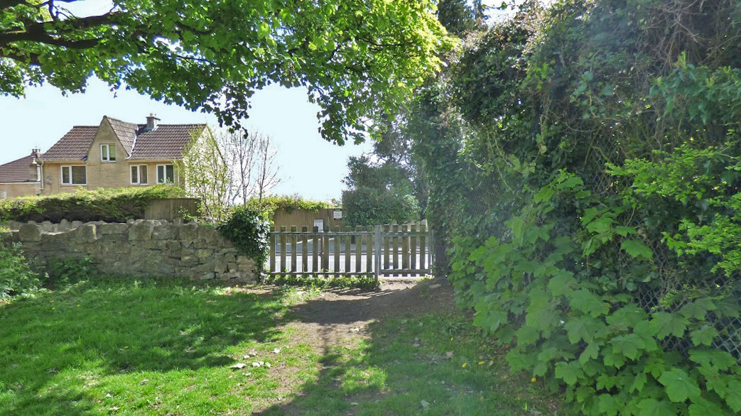 Entrance to Hawthorn Grove