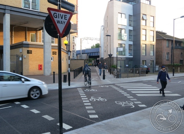 An example image of a parallel crossing from the Cycling Embassy.